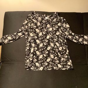 Size Medium Old Navy Black and White Floral Long Sleeve Blouse